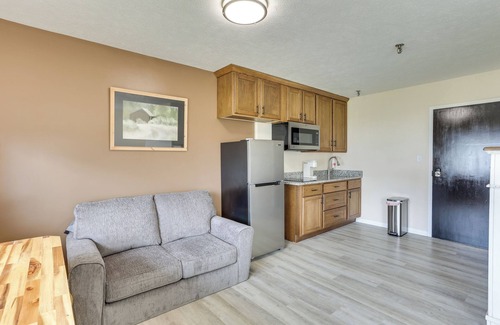 Oakland City Apartamento | Walk to Ocu, Golf: Updated Oakland City Studio!