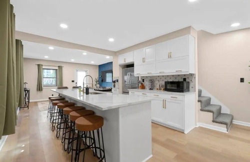 Weinland Park Casa | Walk to OSU: Relaxing Retreat with Hot Tub
