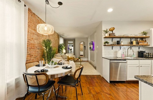Victorian Village Condominio | Walk to OSU/Short North ~ Free Parking ~ Fire Pit