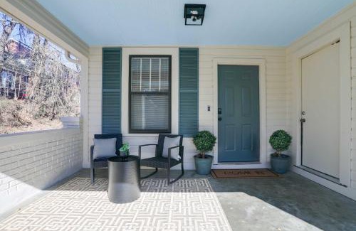 Oxford Casa | Walk to Oxford Square and Ole Miss Central Home!