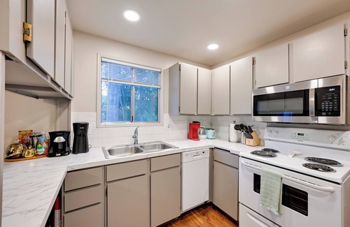 Northwest Olympia Apartamento | Walk to Parks & Bay: Olympia Duplex w/ Fenced Yard