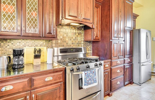 Jeanerette Casa | Walk to Parks & Cafes: Historic Jeanerette Home