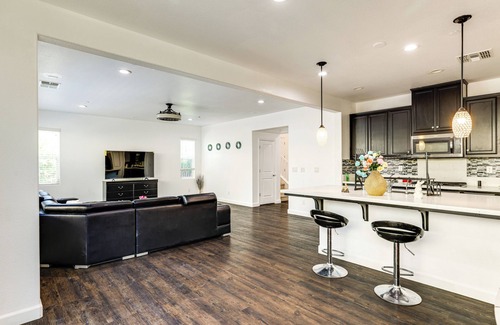 Tracy Casa | Walk to Parks: Mountain House Retreat w/ Patio!