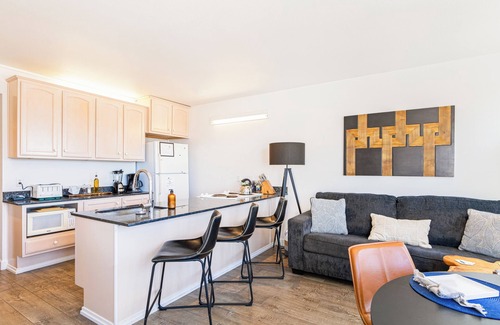 Cayucos Casa | Walk to Pier! 2BR w/ Ocean Views, Shared Bar, Firepit & Lounge Area
