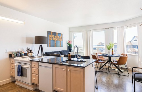 Cayucos Casa | Walk to Pier! 2BR w/ Ocean Views, Shared Bar, Firepit & Lounge Area