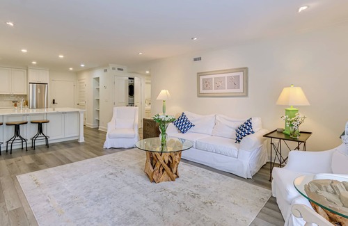 Harbour Town Condominio | Walk to Pier & Golf: Heart of Harbour Town Condo