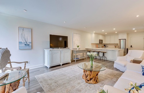 Harbour Town Condominio | Walk to Pier & Golf: Heart of Harbour Town Condo