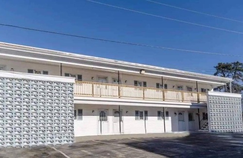 Scarborough Casa | Walk to Pine Point Beach from CJs Hideaway!