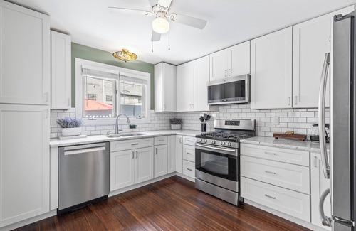 East Allegheny Casa | Walk to PNC & Acrisure, King Bed, Spa Baths, Outdoor Oasis, 2 Private Parking