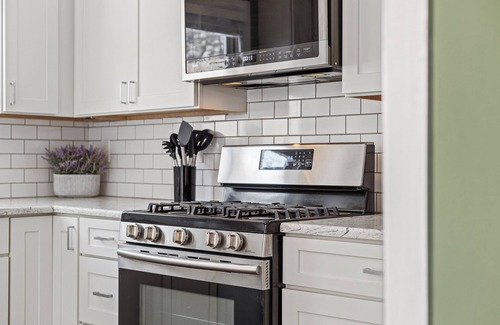 East Allegheny Casa | Walk to PNC & Acrisure, King Bed, Spa Baths, Outdoor Oasis, 2 Private Parking