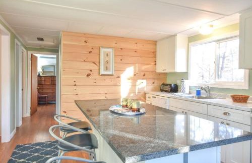 North Eastham Casa | Walk to Private Beach Dogs Welcome