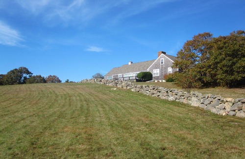 Chilmark Casa | Camina a la playa privada desde la hermosa casa de Abels Hill