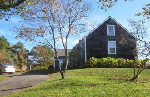 Chilmark Casa | Camina a la playa privada desde la hermosa casa de Abels Hill