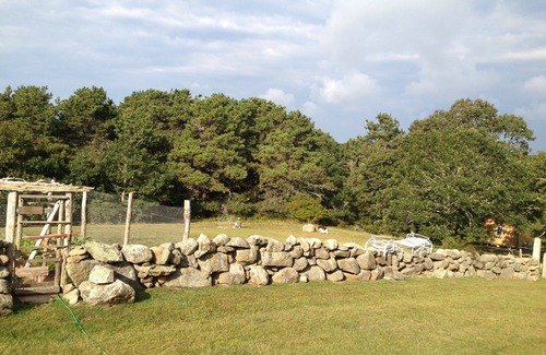 Chilmark Casa | Camina a la playa privada desde la hermosa casa de Abels Hill