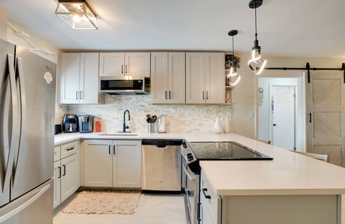 Redington Shores Casa | Walk to Redington Beach: Renovated Duplex w/Patio