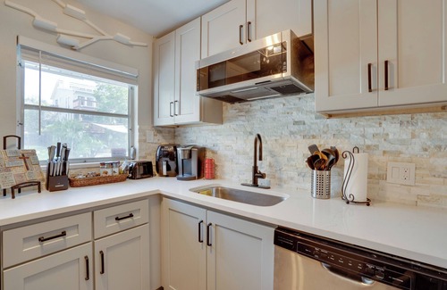 Redington Shores Casa | Walk to Redington Beach: Renovated Duplex w/Patio