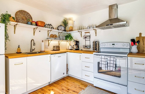 Cicero Cabina | Walk to Reservoir: Cicero Home w/ Furnished Deck!