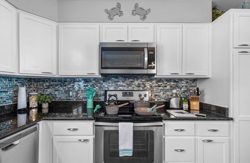 Deep Hole Casa | Walk to Restaurants & Attractions-Linens Included! Book your Beach Vacation Now!