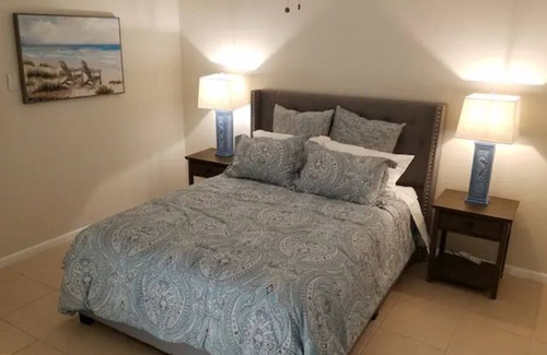 Stuart Cabaña | Walk to restaurants in Historic Port Salerno
