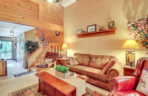 Lake Harmony Casa | Walk to Restaurants Lake Harmony Townhome!