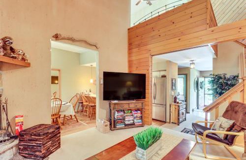 Lake Harmony Casa | Walk to Restaurants Lake Harmony Townhome!