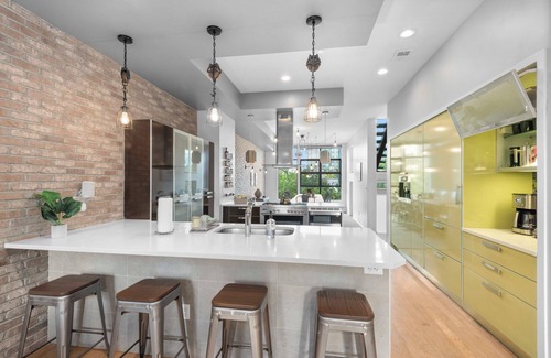 Five Points Casa | Walk to RiNo’s Best Bars, Restaurants, Coors Field! Rooftop Deck with Hot Tub!