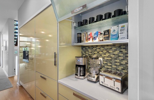 Five Points Casa | Walk to RiNo’s Best Bars, Restaurants, Coors Field! Rooftop Deck with Hot Tub!