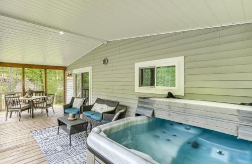 Loudonville Casa | Walk to River Loudonville Retreat with Hot Tub!