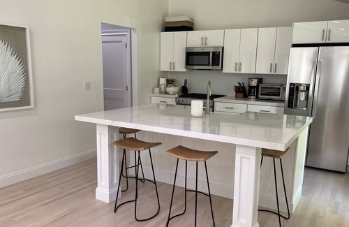 North Haven Cabaña | Walk to Sag Harbor Village and Long Beach