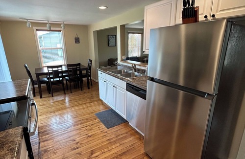 Sturgeon Bay Casa | Walk to Sand Bay - Room to park boat! - Quiet Country Setting - 3 Bedrooms