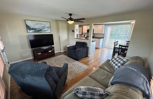 Sturgeon Bay Casa | Walk to Sand Bay - Room to park boat! - Quiet Country Setting - 3 Bedrooms