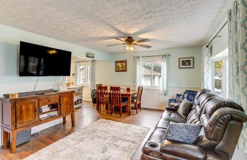 Bay View Casa | Walk to Sandusky Bay Home with Hot Tub and Fire Pit!