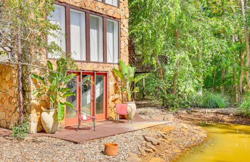 Dover Casa | Walk to School House Winery Home with Deck!