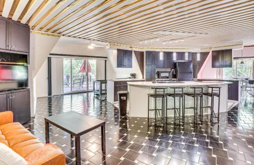 Dover Casa | Walk to School House Winery Home with Deck!