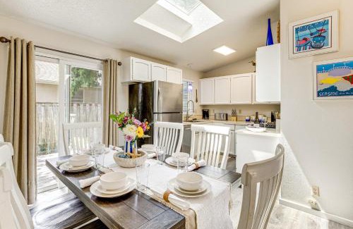 Seaside Casa | Walk to Seaside Beach Vacation Rental Cottage!
