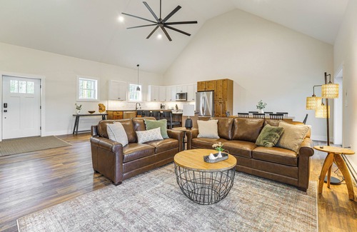 Sebago Casa | Walk to Sebago Town Beach: Luxe Townhome w/ Grill
