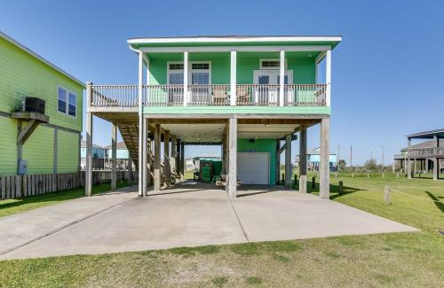 Port Bolivar Casa | Walk to Shore Crystal Beach Coastal Home!