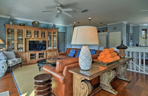 Holmes Beach Casa | Walk to Shore Holmes Beach Home with Pool and Hot Tub