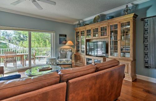 Holmes Beach Casa | Walk to Shore Holmes Beach Home with Pool and Hot Tub