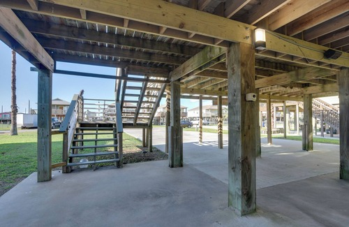 Surfside Beach Cabaña | Walk to Shore & Restaurants: Surfside Beach Home!