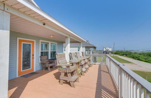 Surfside Beach Casa | Walk to Shore Surfside Beach Home with Bay Views