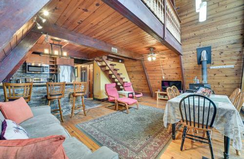 Hunter Casa | Walk to Ski Lift! Charming Hunter A-Frame