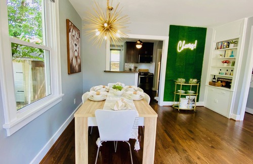 St. Charles Casa | Walk to St Charles Main St. Shops, Eateries & Bars!