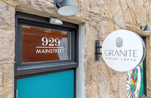Stone Mountain Historic Village Condominio | Walk to Stone Mountain Park! Boutique Loft Downtown Stone Mountain GA