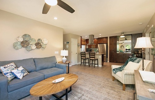 Dana Point Condominio | Walk to Strands Beach - updated, comfortable and quiet