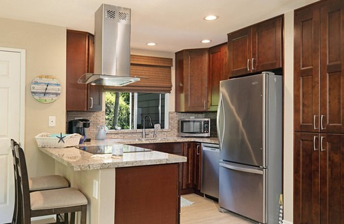 Dana Point Condominio | Walk to Strands Beach - updated, comfortable and quiet
