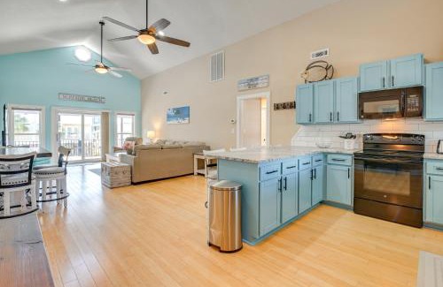 Surfside Beach Casa | Walk to Surfside Beach Poolside Oasis