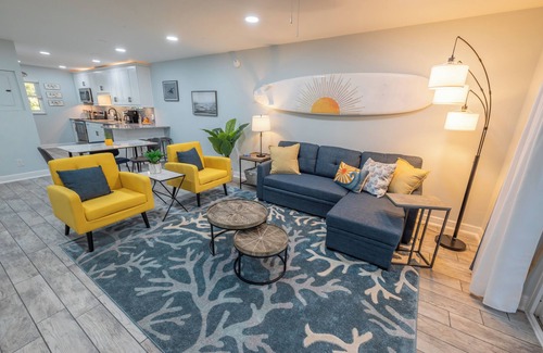 Latana Oceanfront Condominio | WALK to the BEACH!! Hip 2-bedroom/2 bath island condo in Indian Harbour Beach