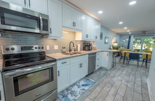 Latana Oceanfront Condominio | WALK to the BEACH!! Hip 2-bedroom/2 bath island condo in Indian Harbour Beach
