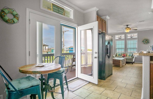 Port Bolivar Cabina | Walk to The Beach! Pet Friendly - King bed